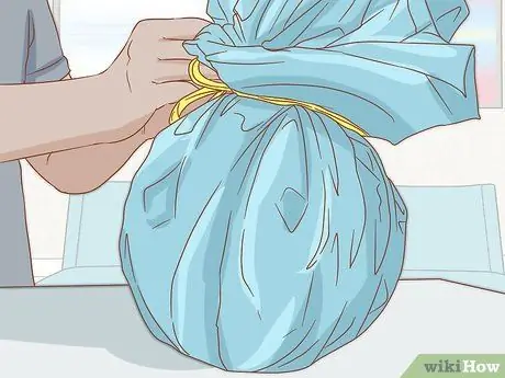 Заверните круглый подарок Шаг 5