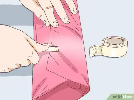 Заверните круглый подарок Шаг 7