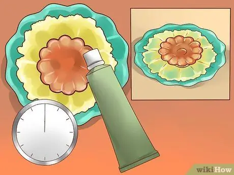 Сделайте недорогую цветочную тарелку Garden Art Шаг 5