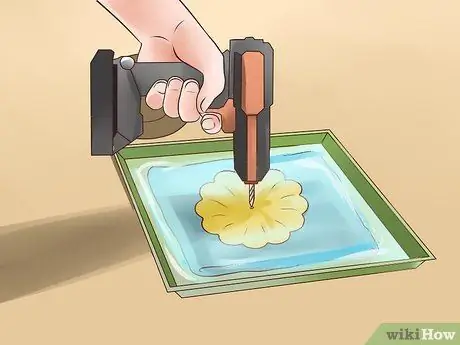 Сделайте недорогую цветочную тарелку Garden Art Шаг 7