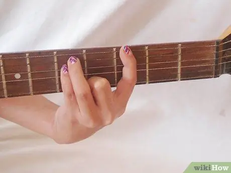 Сыграйте пауэр-аккорды в Drop D, шаг 2