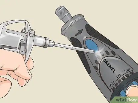 Используйте инструмент Dremel. Шаг 7