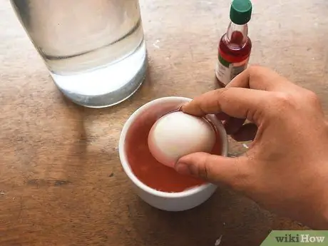 Напишите на пасхальных яйцах Шаг 5
