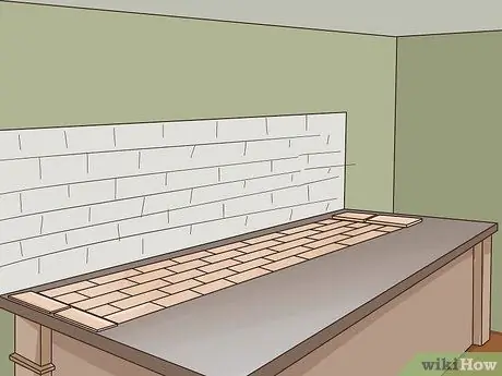 Установите панель Subway Tile Backsplash Шаг 4 Установите панель Subway Tile Backsplash Шаг 4