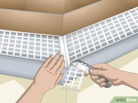 Установите ограждение желоба Шаг 6