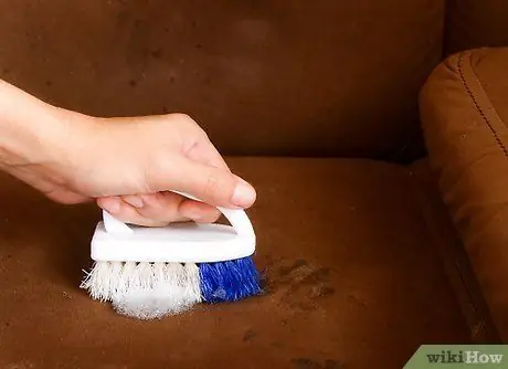 Покрасьте диван спреем, шаг 4