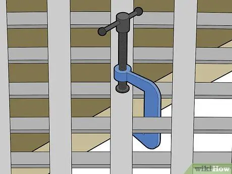 Вырезать пластиковую решетку Шаг 10