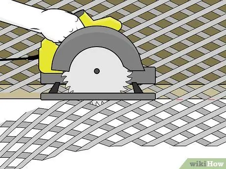 Вырезать пластиковую решетку Шаг 12