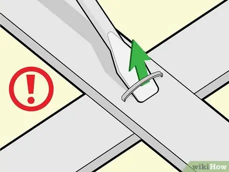 Вырезать пластиковую решетку Шаг 7