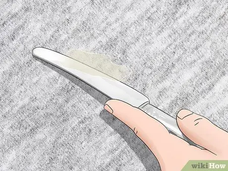 Уберите вазелин из одежды Шаг 1