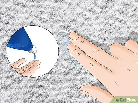 Уберите вазелин из одежды, шаг 2