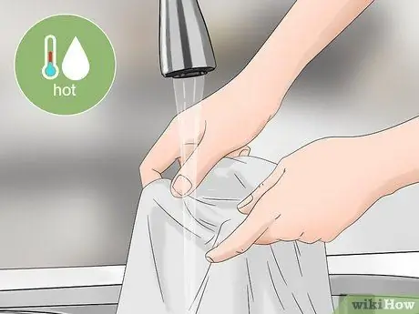 Уберите вазелин из одежды Шаг 5