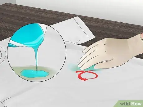 Вытащите пластилин из одежды Шаг 5