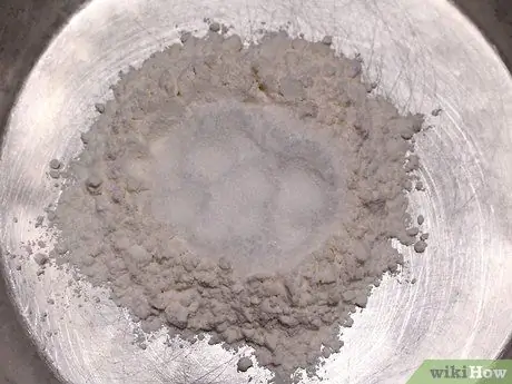 Сделайте бусинки из муки и воды Шаг 1