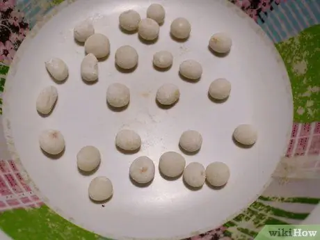 Сделайте бусинки из муки и воды Шаг 7