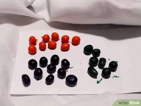 Сделайте бусинки из муки и воды Шаг 9