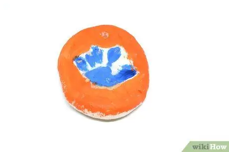 Сделайте отпечатки ладоней из соленого теста Шаг 10