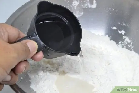 Сделайте отпечатки ладоней из соленого теста, шаг 3