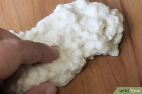 Сделайте лепку из белого хлеба Шаг 3