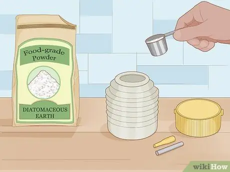 Нанесите Diatomaceous Earth Step 7