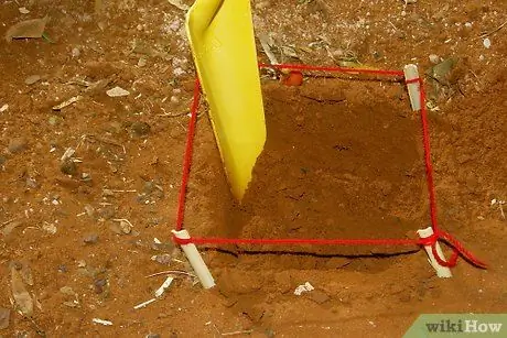 Повторите шаги 2 и 3 не менее трех раз в разных частях сада, чтобы образец почвы представлял весь ваш сад при смешивании. Шаг 5 Повторите шаги 2 и 3 не менее трех раз в разных частях сада, чтобы образец почвы представлял весь ваш сад при смешивании. Шаг 5
