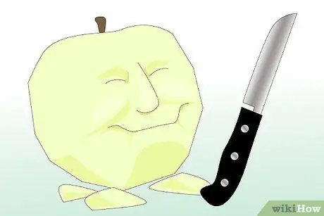 Возьмите небольшой нож Шаг 2