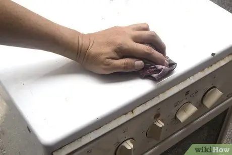 Нанесите эмалевую краску на плиту Шаг 4