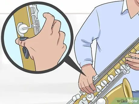 Играйте на саксофоне альт Шаг 5