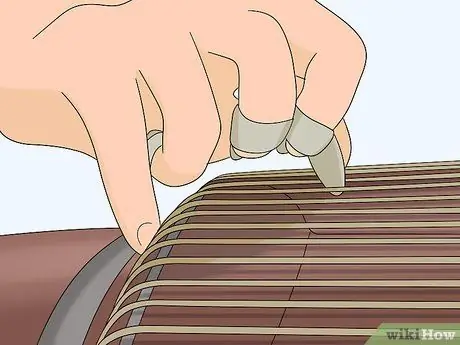 Играть на гучжэн (китайской цитре) Шаг 9