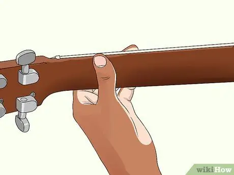 Держите укулеле Шаг 4