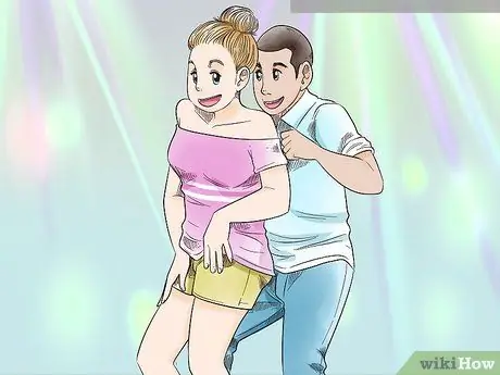 Танец с девушкой в клубе Шаг 7