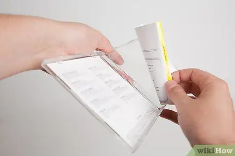 Замените футляр для компакт-диска Шаг 3