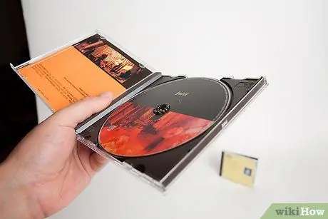 Замените футляр для компакт-диска Шаг 7