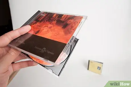 Замените футляр для компакт-диска Шаг 8