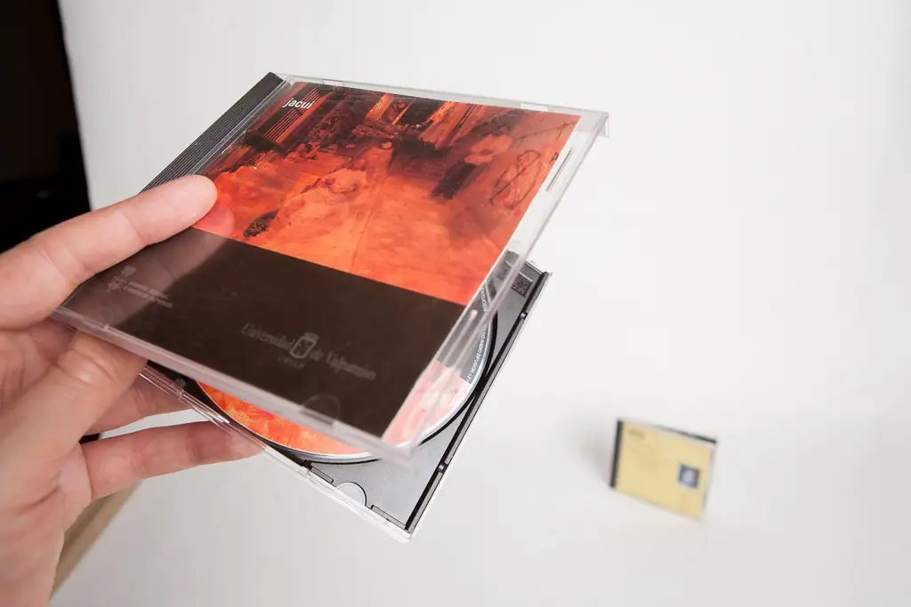 Как заменить футляр для компакт-диска: 8 шагов (с изображениями)