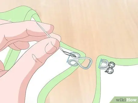 Пришиваем крючок и ушко Шаг 11