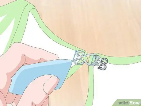 Пришиваем крючок и ушко Шаг 9