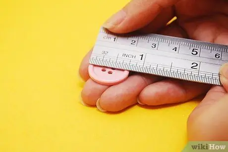 Выполните петлю для петли с ручной вышивкой Шаг 2