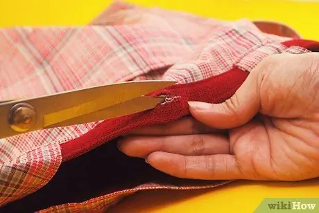 Выполните петлю для петли с ручной вышивкой Шаг 3