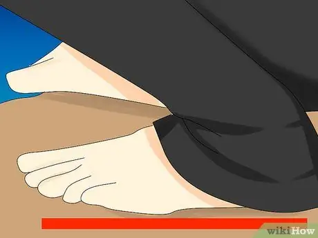 Сядьте как L Lawliet из Death Note Step 3