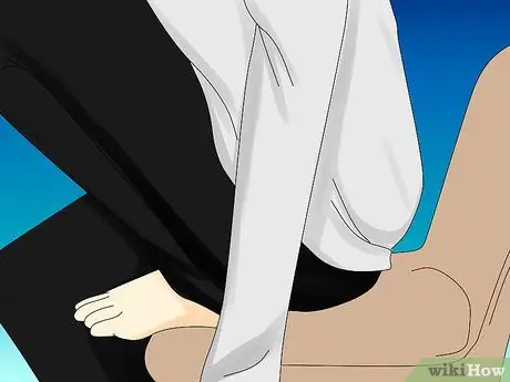 Сядьте как L Lawliet из Death Note Step 8