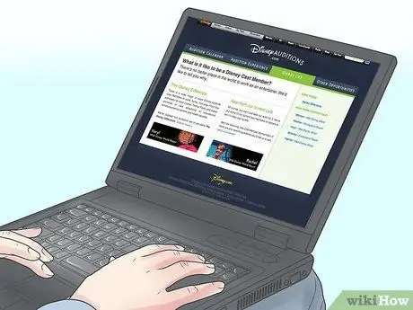Получите работу в качестве персонажа на Disney Step 1