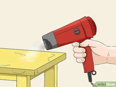 Используйте тепловую пушку для сушки краски Шаг 4