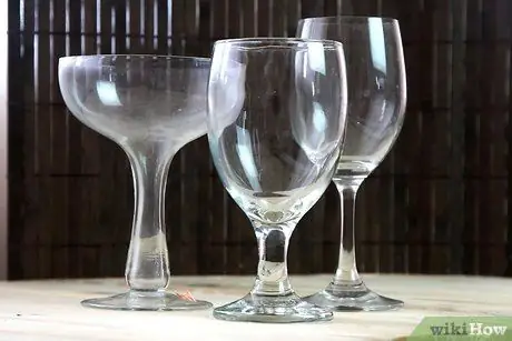 Сделайте снежные шары из бокала для вина, шаг 1