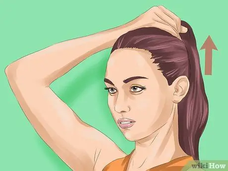 Сделайте хвостик с короткими волосами. Шаг 13