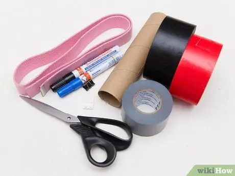 Сделайте рукоять для светового меча из трубки из переработанного бумажного полотенца Шаг 1