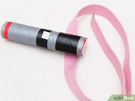 Сделайте рукоять светового меча из трубки от переработанного бумажного полотенца Шаг 12