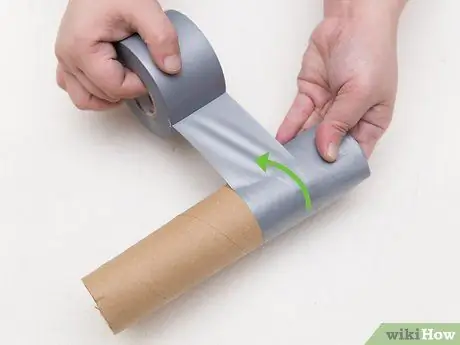 Сделайте рукоять для светового меча из трубки из переработанного бумажного полотенца Шаг 3