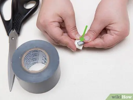 Сделайте рукоять светового меча из трубки от переработанного бумажного полотенца Шаг 5