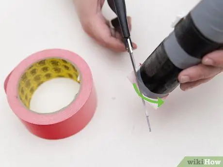 Сделайте рукоять светового меча из трубки от переработанного бумажного полотенца Шаг 8